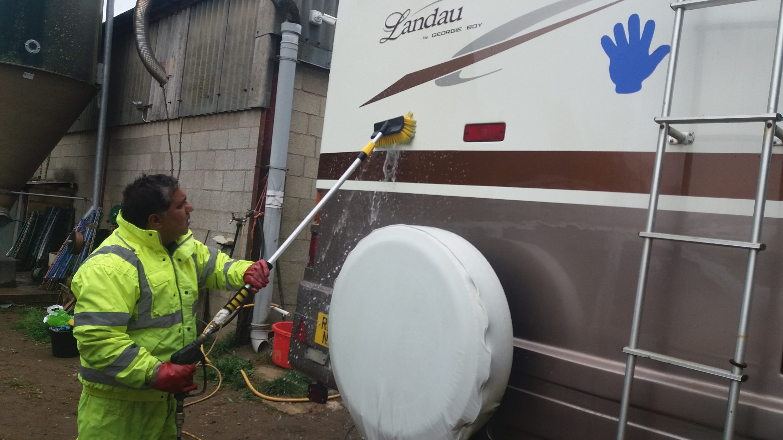 travel trailer cleaning service near me