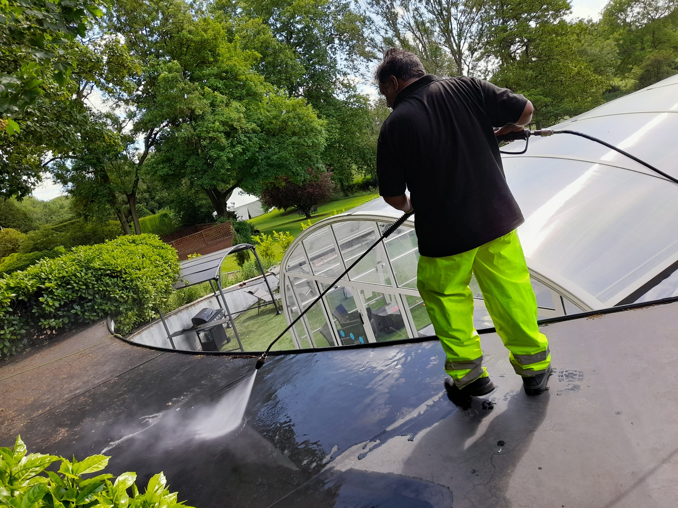 roof gutter cleaning services near me