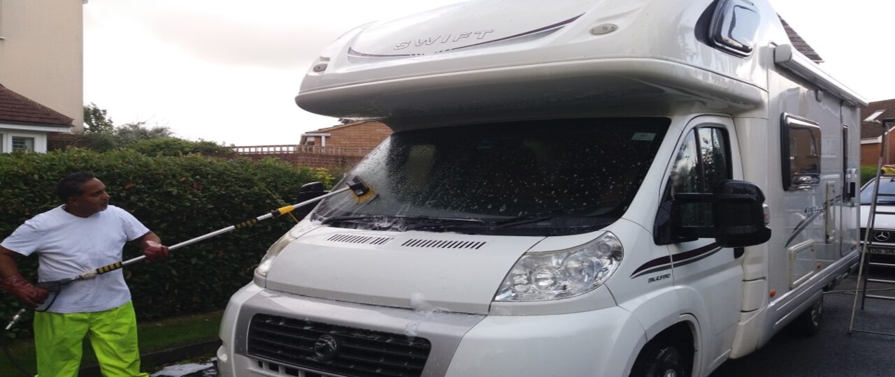 Book “YOUR” Christmas Motorhome Cleaning Service NOW
